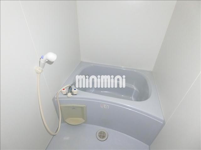 バス・シャワールーム　給湯式のお風呂です。