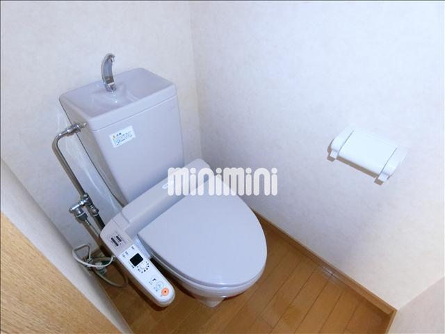 トイレ　温水洗浄機能付きのトイレです。