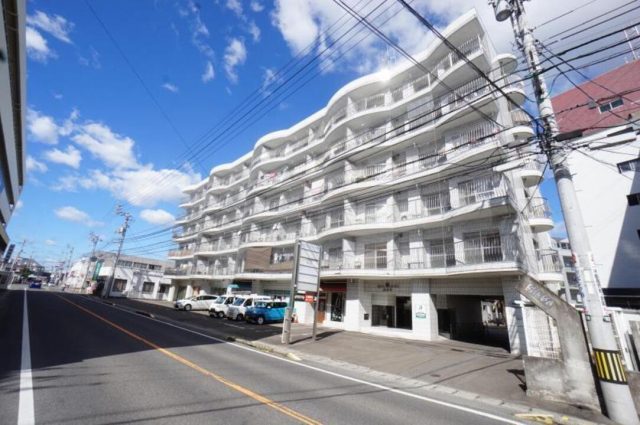 松山市福音寺町のマンションの建物外観