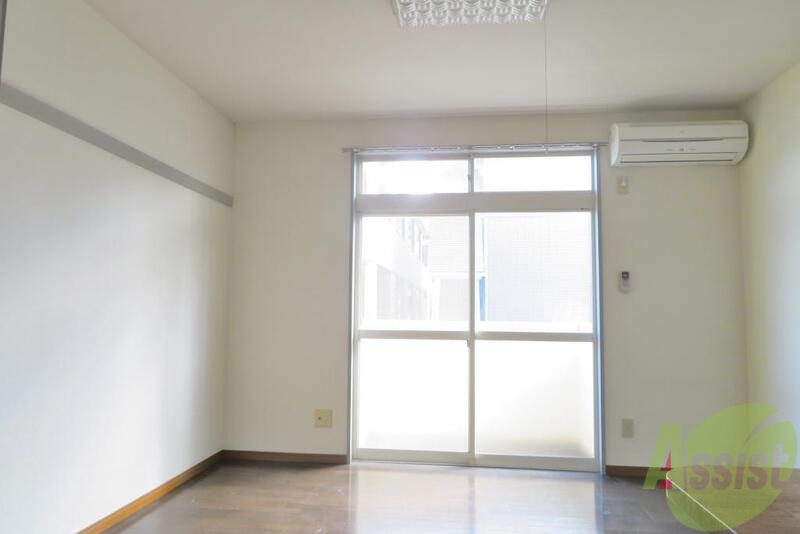 居室・リビング　９．５帖洋室１Ｒのご紹介です。南向きで日当たりも良好。