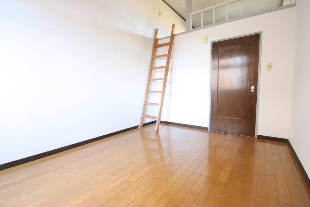 居室・リビング　ロフト付き6帖1K です