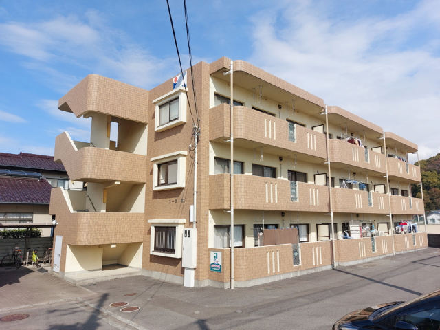 松山市山西町のマンションの建物外観