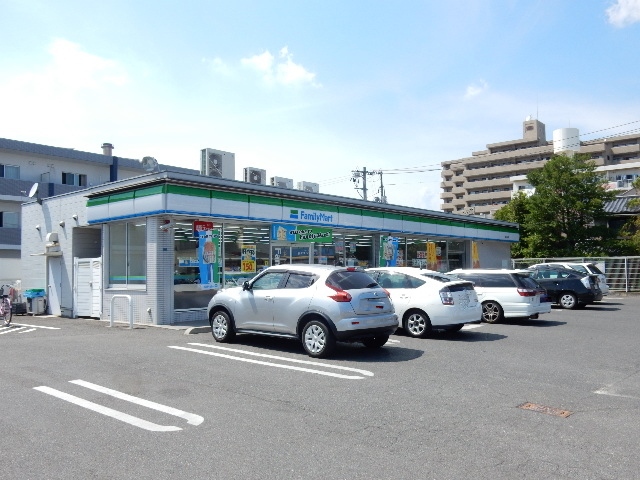 コンビニ　ファミリーマート豊成店（コンビニ）まで577m