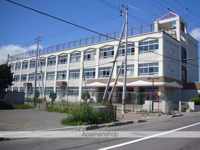 小学校　神山小学校（小学校）まで1532m