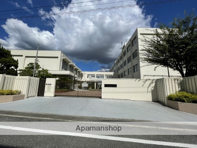 小学校　高岡西小学校（小学校）まで983m