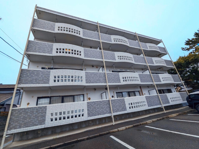 浜松市中央区舞阪町弁天島のマンションの建物外観