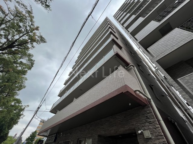 横浜市中区蓬莱町のマンションの建物外観