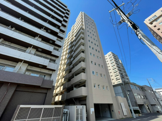 【UURコート札幌北三条の建物外観】