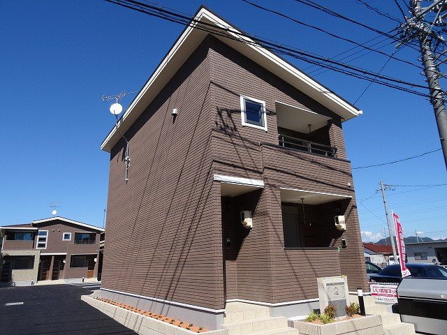 各務原市蘇原東島町のアパートの建物外観