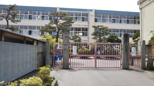 【倉敷市昭和のマンションの小学校】