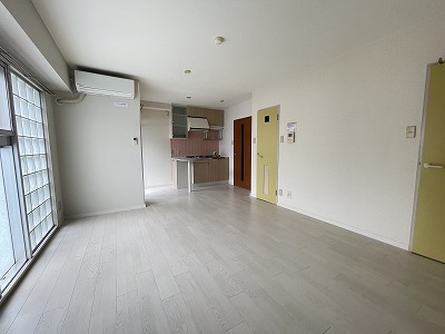 その他部屋・スペース　落ち着いた色調の寝室です