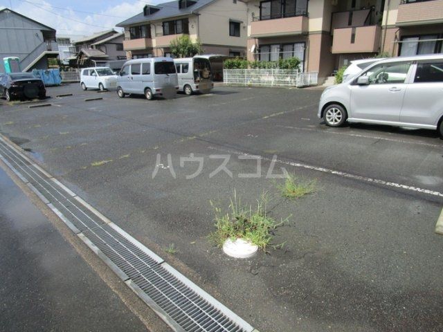 【リバーサイド７　Aの駐車場】