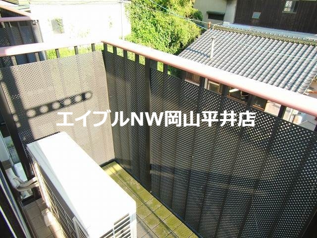 【岡山市東区宍甘のアパートのバルコニー】