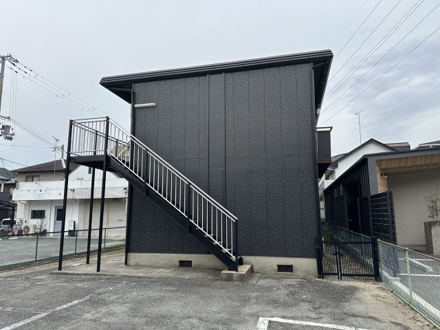 【カナロア野里駅前の建物外観】