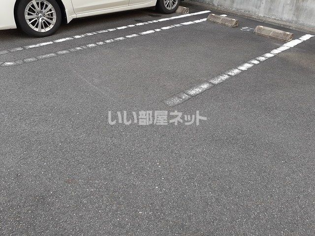 【ＥＸＥ　ＶＩＬＬＡ　ＥＡＳＴの駐車場】