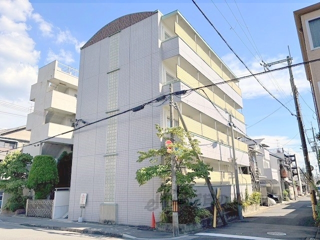 森田マンション西棟の建物外観