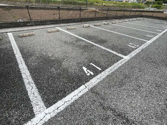 【福津市花見が丘のアパートの駐車場】