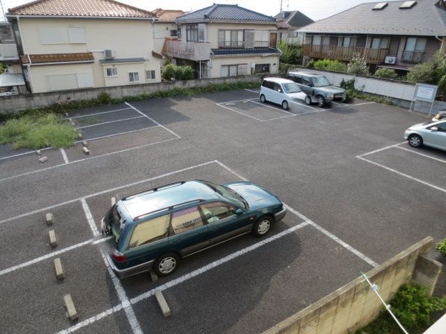 【調布市東つつじケ丘のマンションの駐車場】