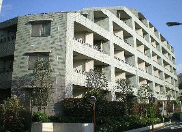 大田区北千束のマンションの建物外観