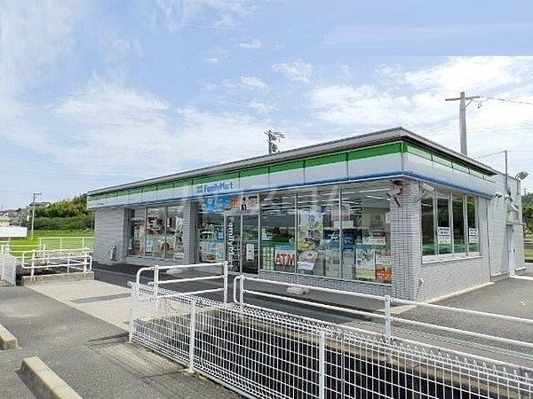 コンビニ　ファミリーマート四日市三重団地店（コンビニ）まで1391m