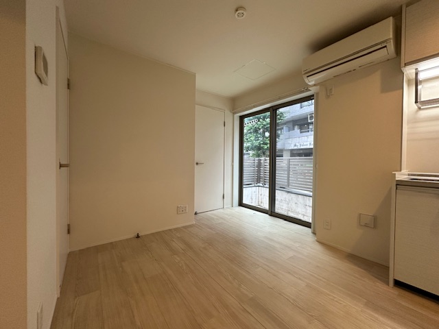 居室・リビング　同物件別号室参考写真