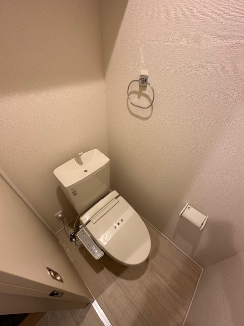 トイレ　同物件別号室参考写真