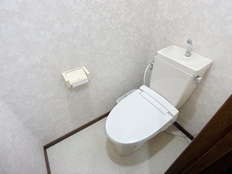 トイレ　温水洗浄便座付きです★