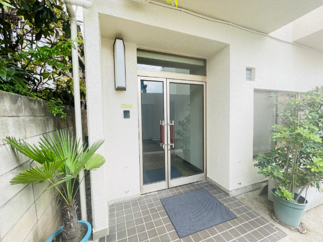 都営三田線 白金高輪駅 徒歩4分 3階建 築49年の外観写真