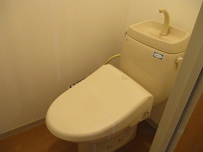 トイレ　温水洗浄付き