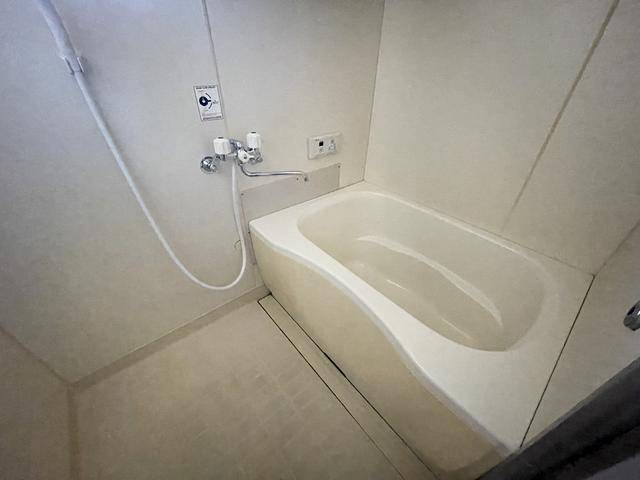 バス・シャワールーム　清潔感のあるバスです。