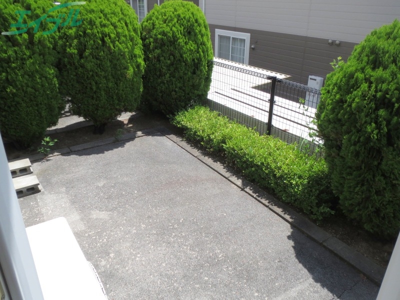 庭　同型部屋写真です。