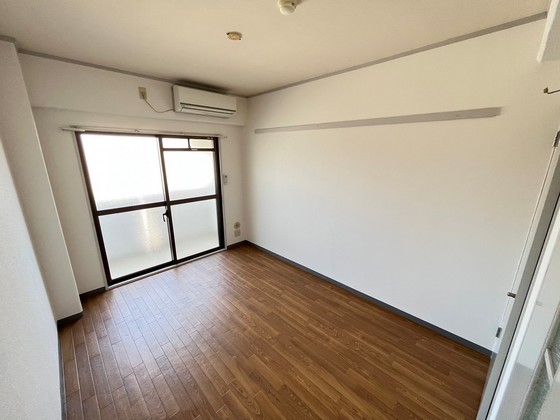 居室・リビング　※別部屋の写真です