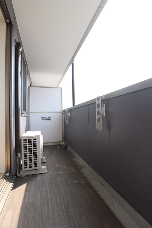 バルコニー　茶色の落ち着いた雰囲気のベランダです！