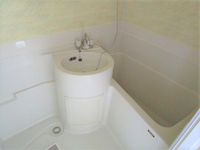 バス・シャワールーム　別部屋の参考写真です