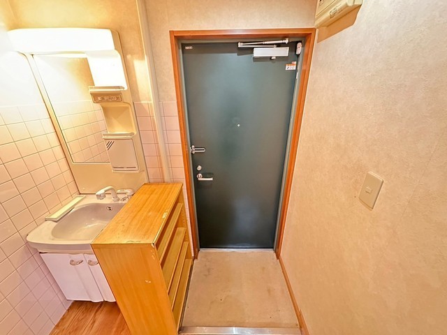 玄関　※他部屋の写真です。現況優先。