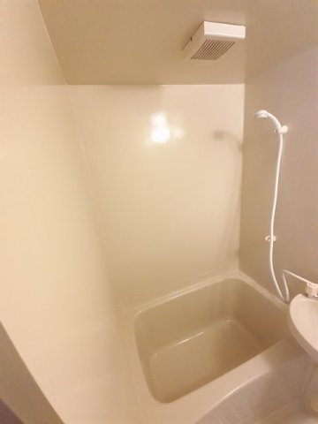 バス・シャワールーム　ゆったり過ごせるお風呂です