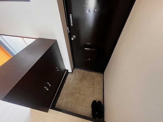 玄関　下駄箱あります