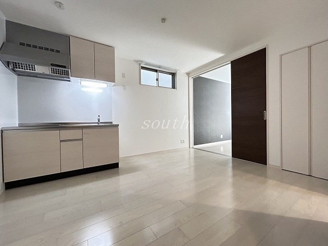 居室・リビング　洗練された清潔感漂う清楚な仕上がり