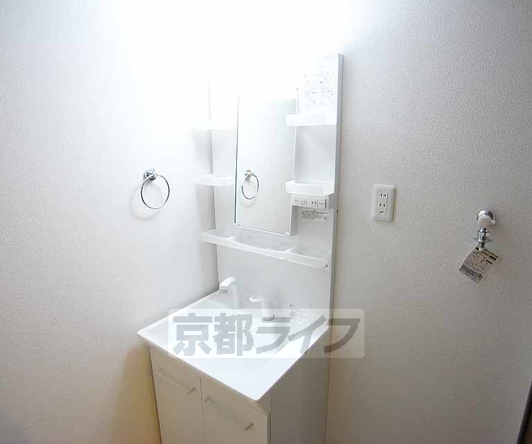 洗面設備　独立洗面台です