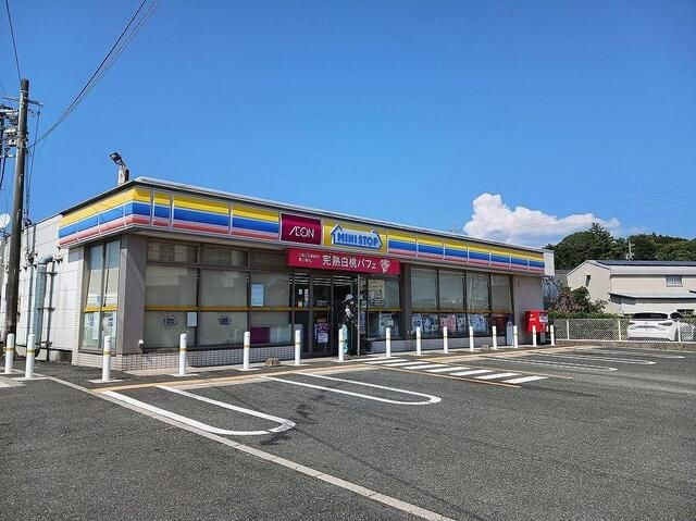 コンビニ　ミニストップ（コンビニ）まで800m