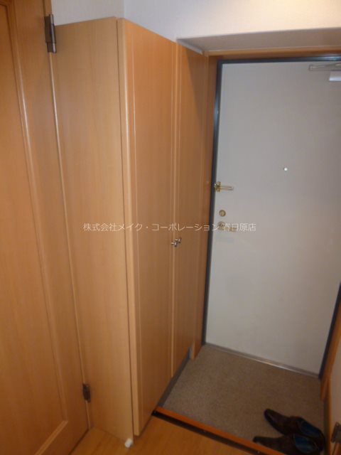 玄関　写真は同型タイプ