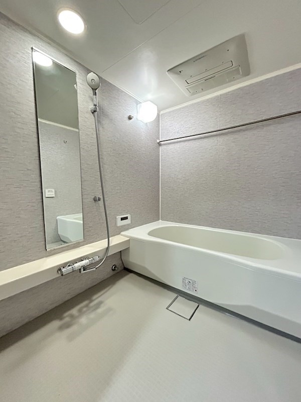 バス・シャワールーム　別号室の参考写真となります。