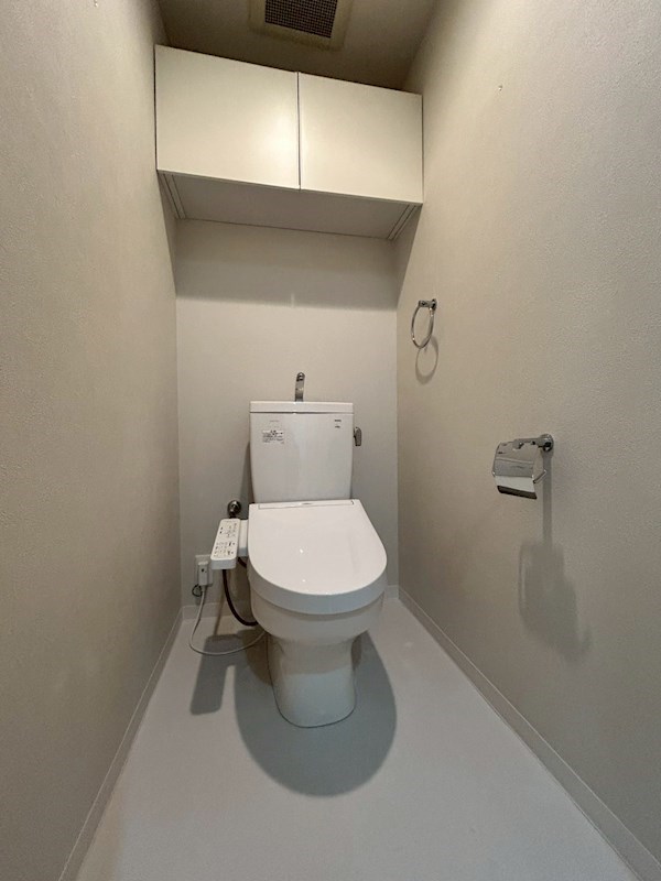 トイレ　別号室の参考写真となります。