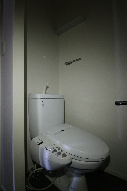 トイレ　※別室の参考写真の為、現況優先です。