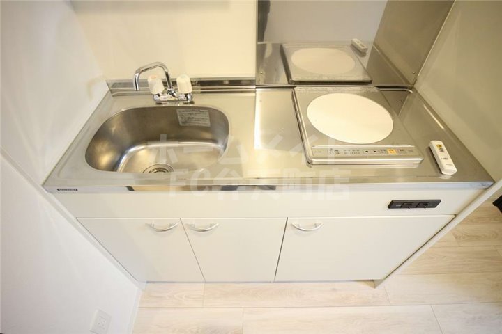 キッチン　コンパクトなキッチンで掃除もラクラク