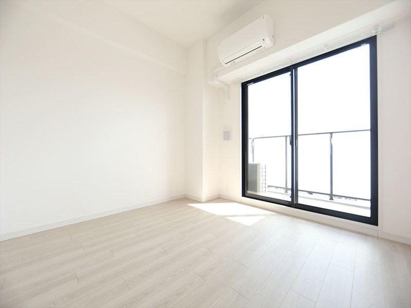 居室・リビング　洋室6.6帖　エアコン完備　クローゼット付　バルコニー