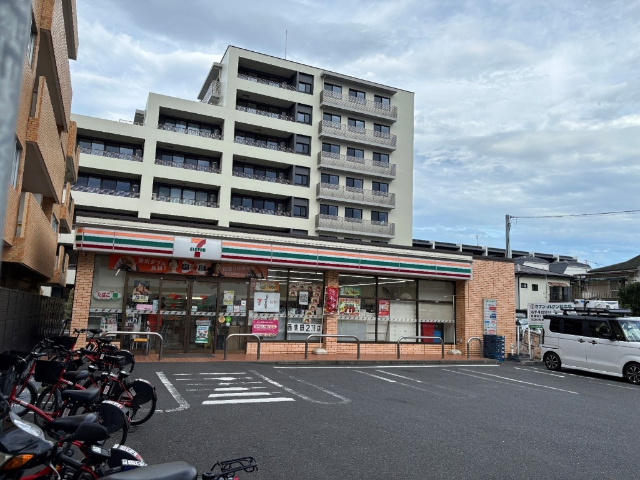 コンビニ　セブンイレブン大田区西蒲田２丁目店（コンビニ）まで64m