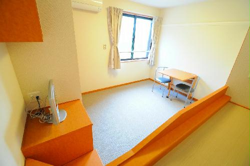 居室・リビング　1Ｆフローリング／2Ｆカーペット