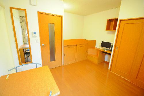 居室・リビング　備付ベットが特徴のお部屋　/　ベット下は大容量収納♪