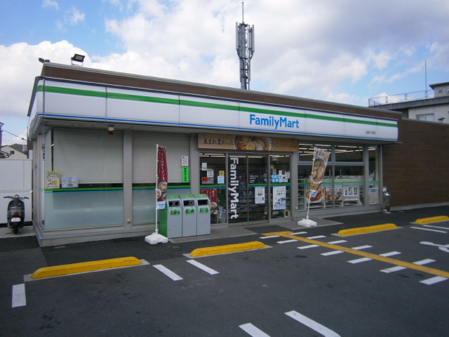 コンビニ　ファミリーマート 山科八代店（コンビニ）まで369m